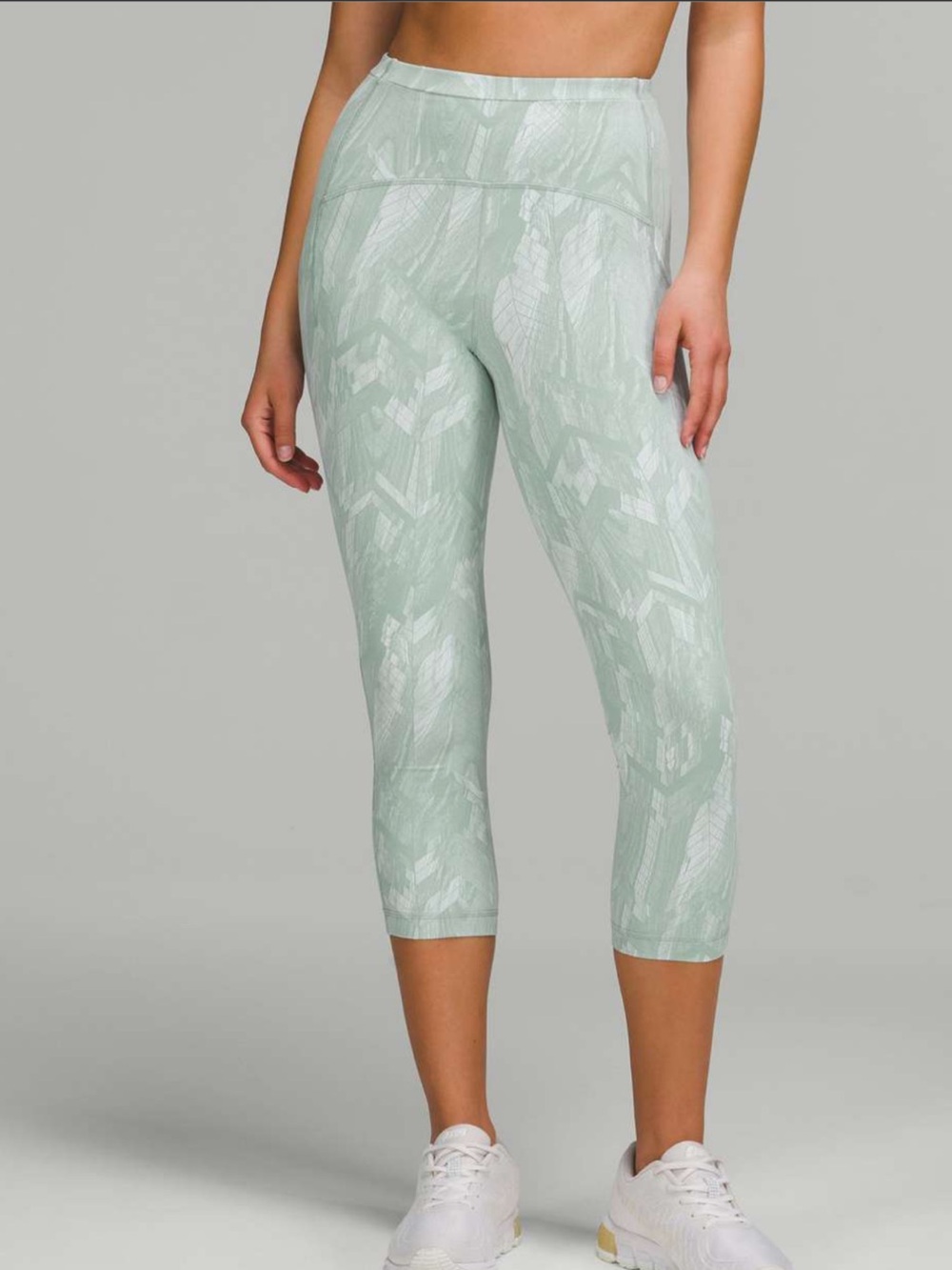LULULEMON Swift Speed High-Rise Crop in Reverberate Chevron Jacquard